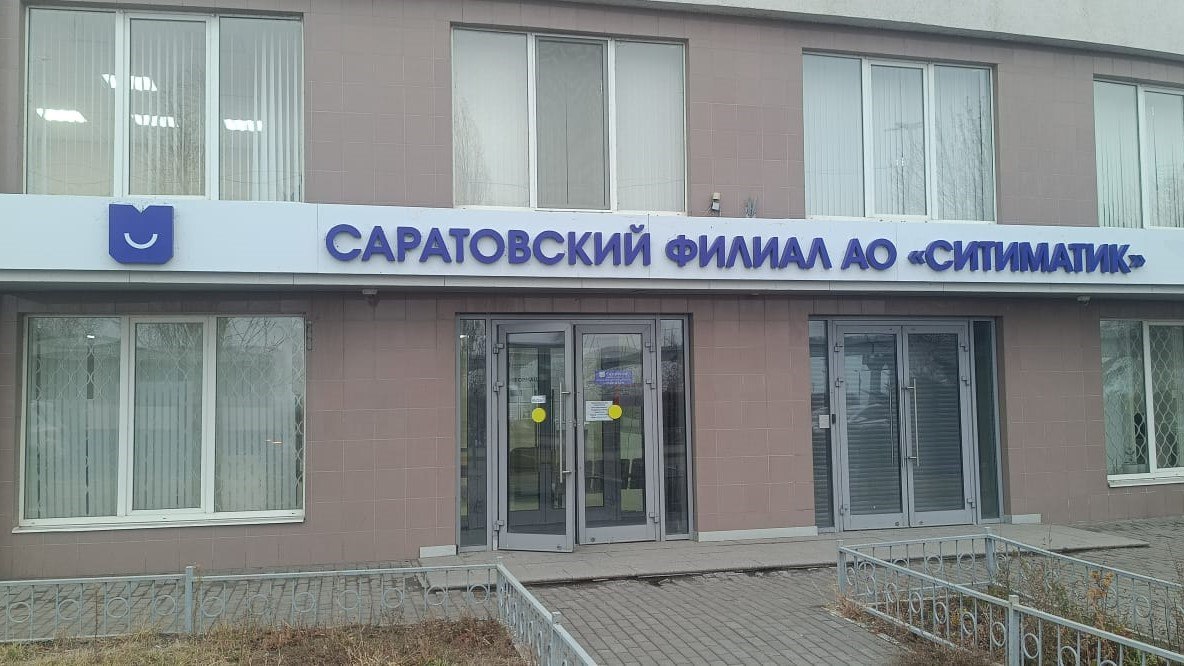 У саратовца арестовали внедорожник из-за "мусорных" долгов